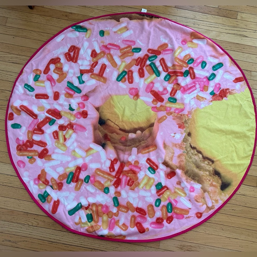 Round pool beach towel pink donut & colorful sprinkles design 58” diameter